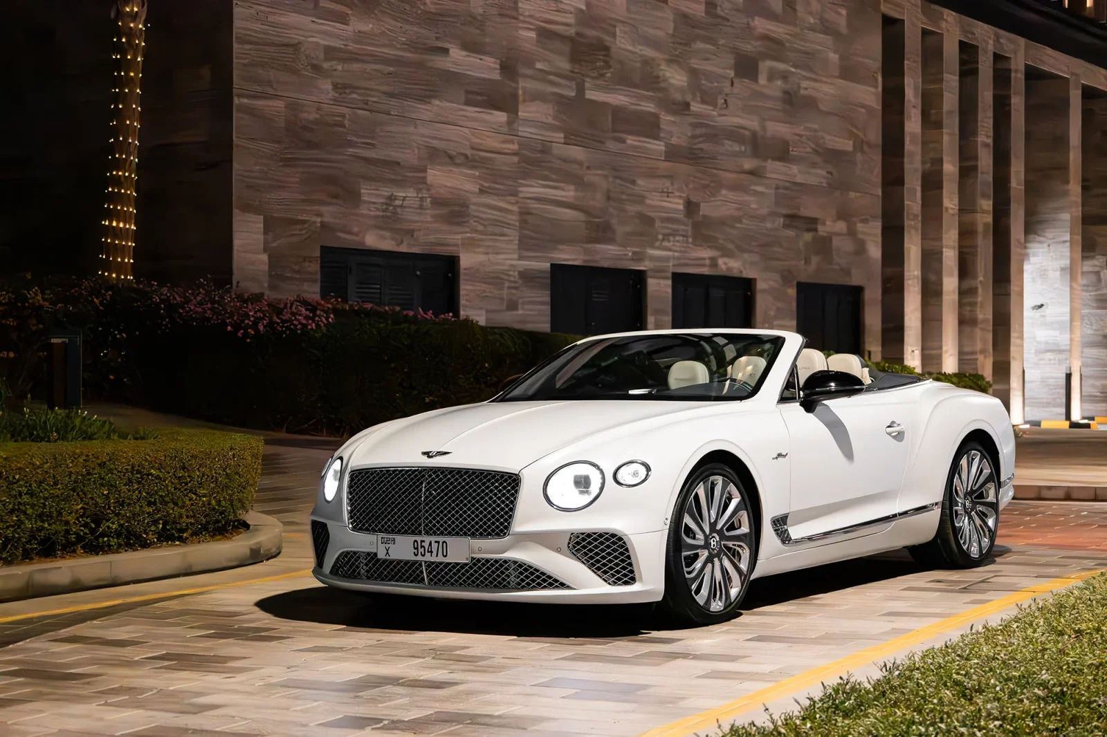 Loyer Bentley Continental GT Mulliner  Blanc 2022 en Abou Dabi - 12 