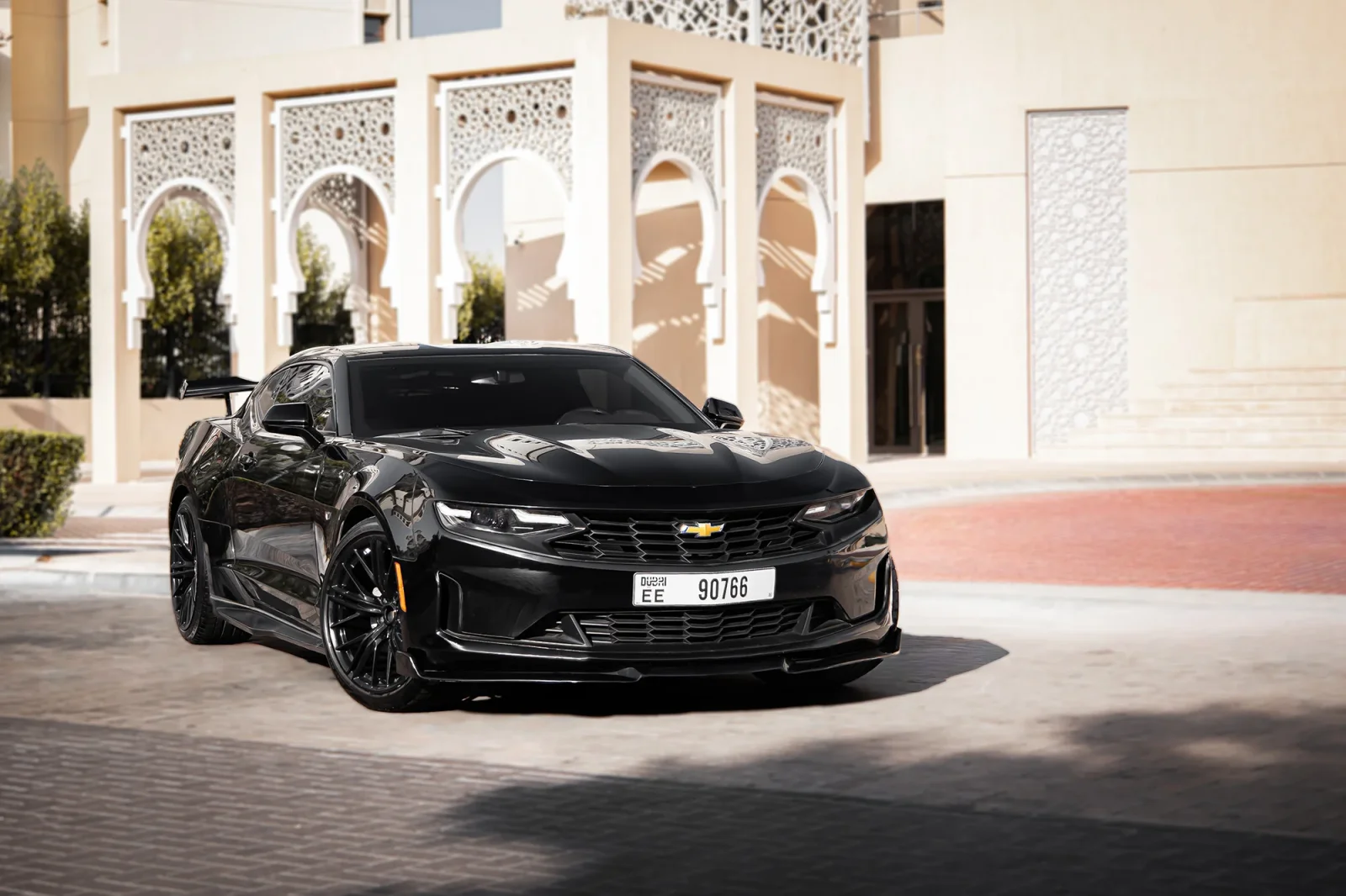 Kiralık Chevrolet Camaro  Siyah 2023 içinde Abu Dhabi
