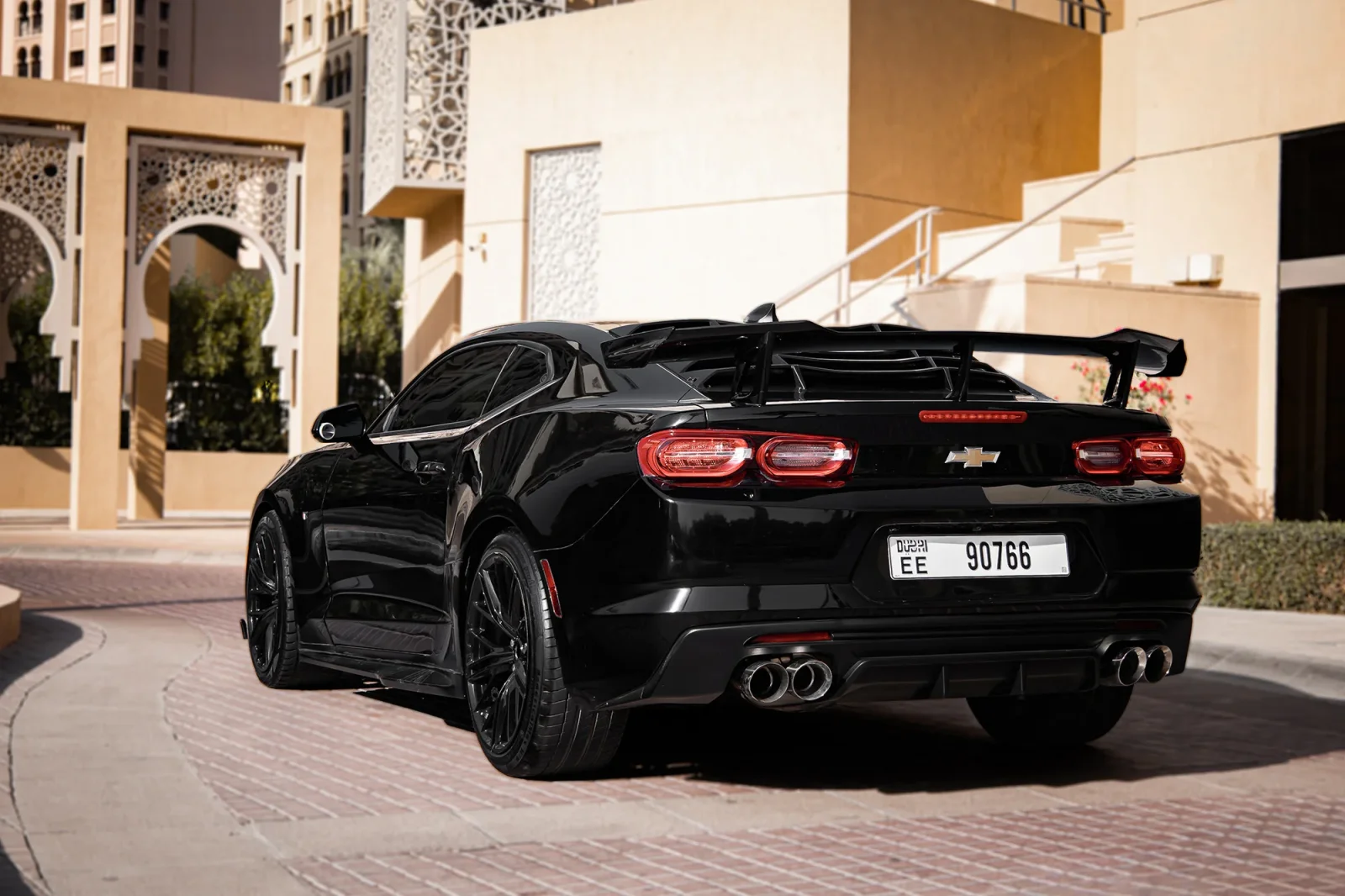 Huren Chevrolet Camaro  Zwart 2023 in Abu Dhabi - 8 