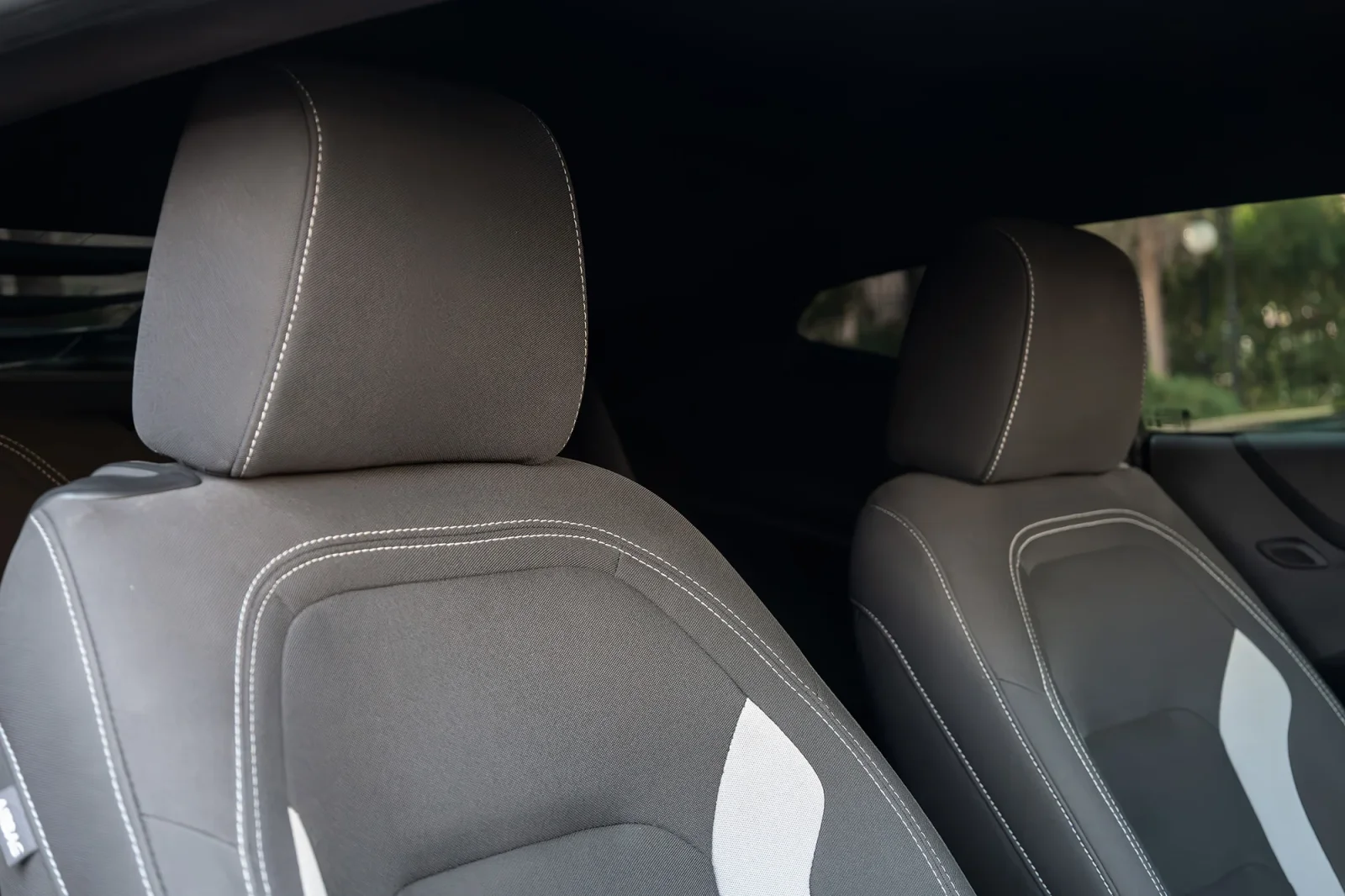 Kiralık Chevrolet Camaro  Siyah 2023 içinde Abu Dhabi - 2 