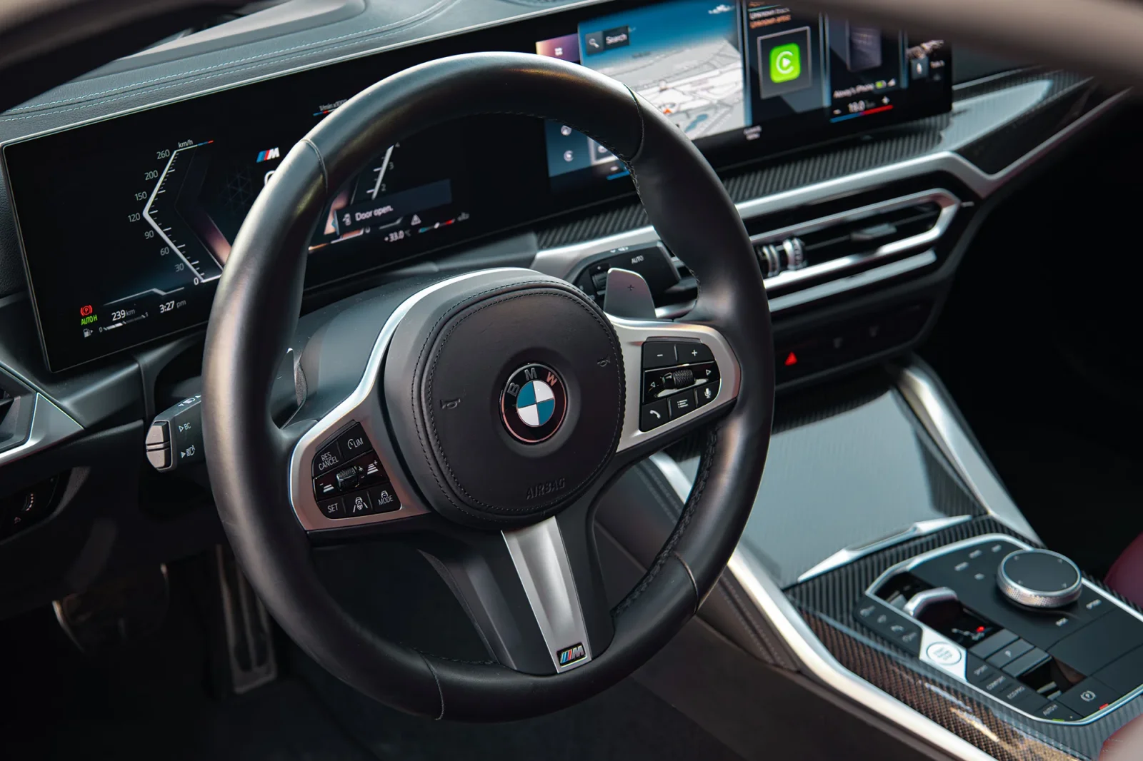 Huren BMW M4 440 Gran Coupe Grijs 2024 in Abu Dhabi - 2 