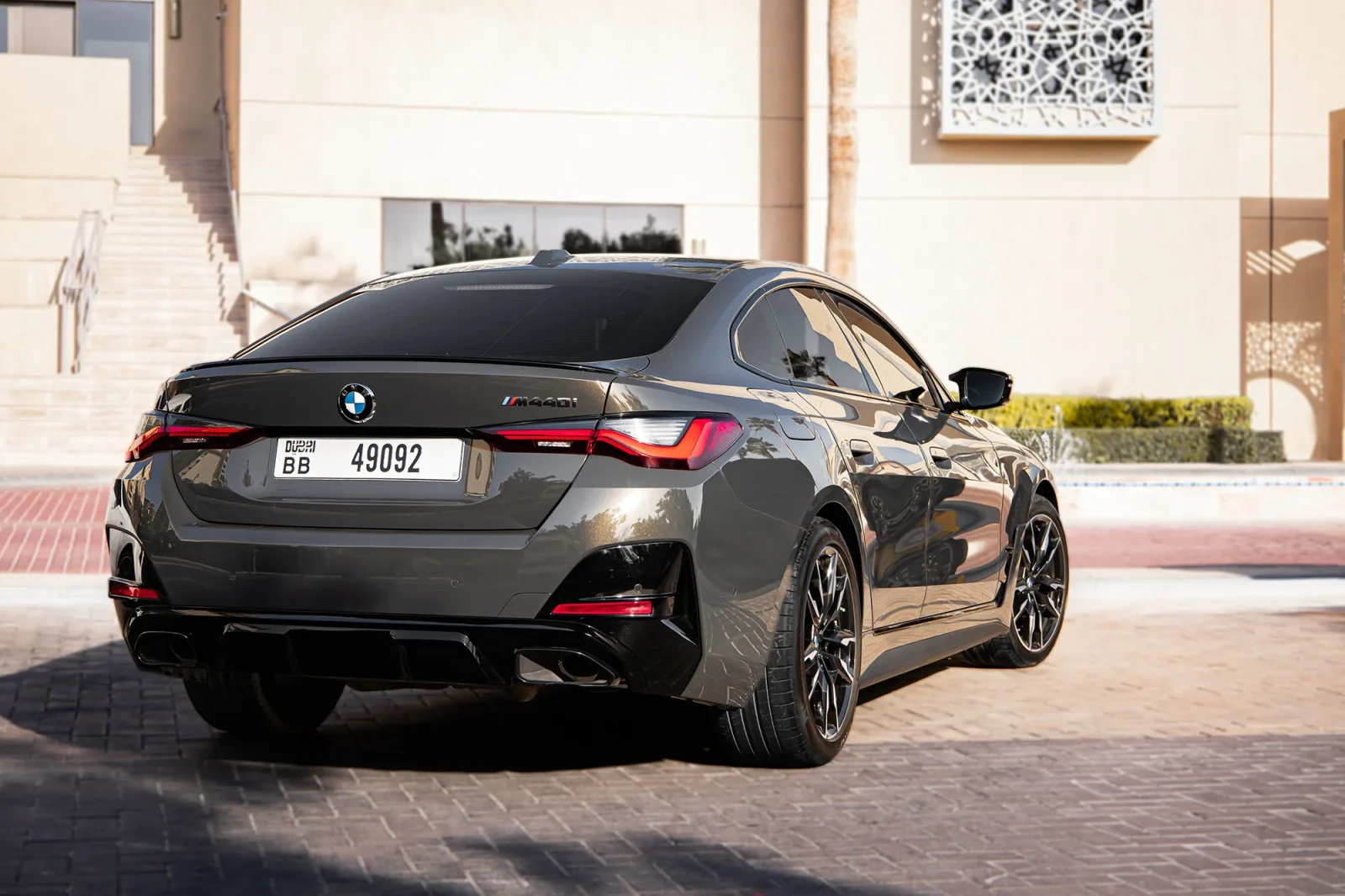 Alquiler BMW M4 440 Gran Coupe Gris 2024 en Abu Dabi - 10 