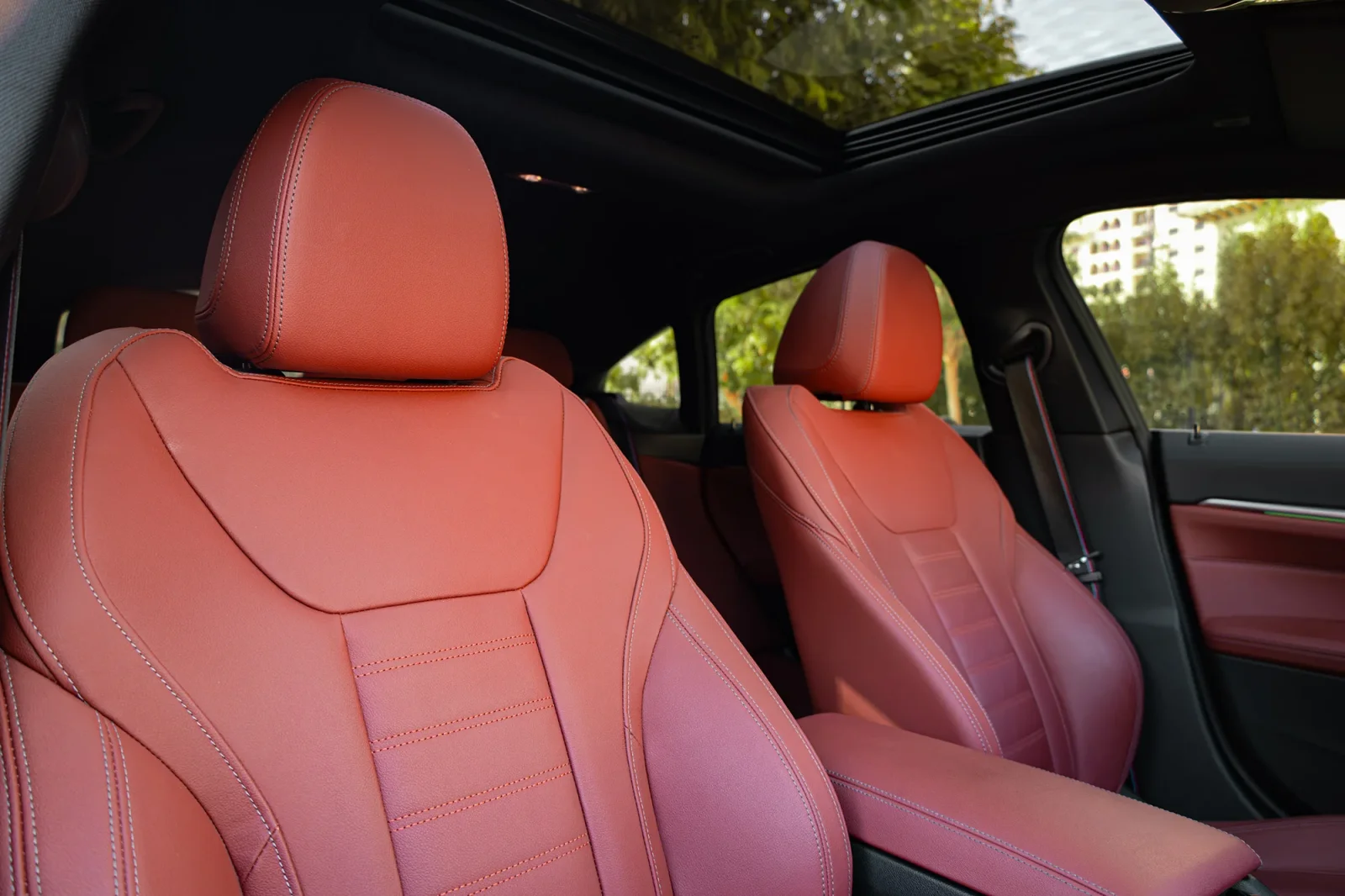 Alquiler BMW M4 440 Gran Coupe Gris 2024 en Abu Dabi - 3 