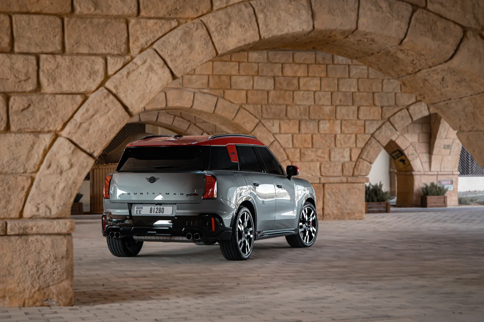 Affitto Mini Countryman JCW Grigio 2024 in Abu Dhabi - 4 