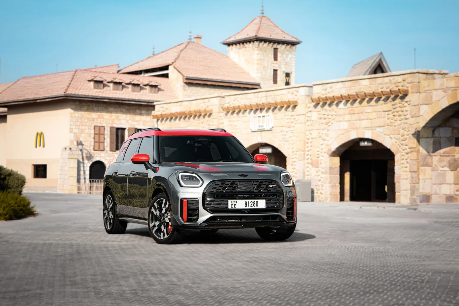 Huren Mini Countryman JCW Grijs 2024 in Abu Dhabi