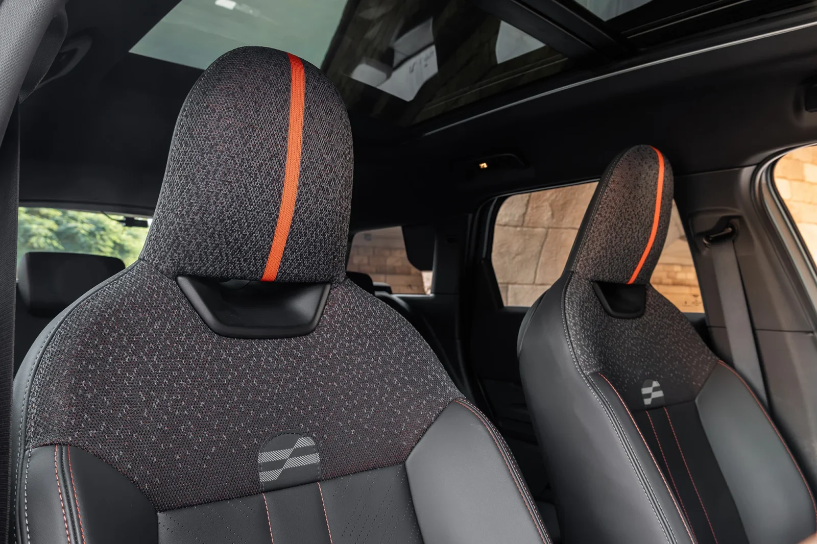 Affitto Mini Countryman JCW Grigio 2024 in Abu Dhabi - 3 