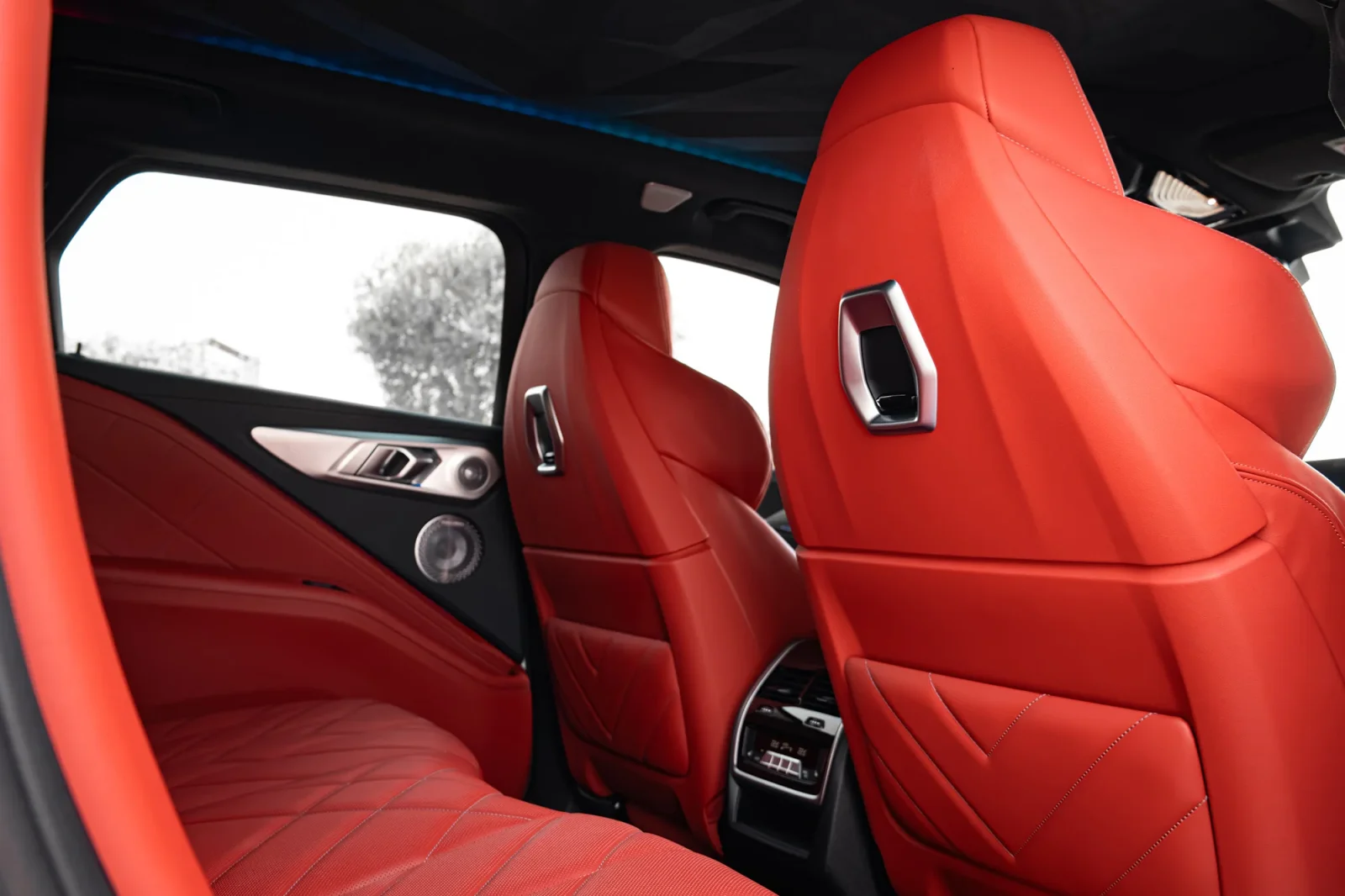 Alquiler BMW XM  Verde 2023 en Abu Dabi - 9 