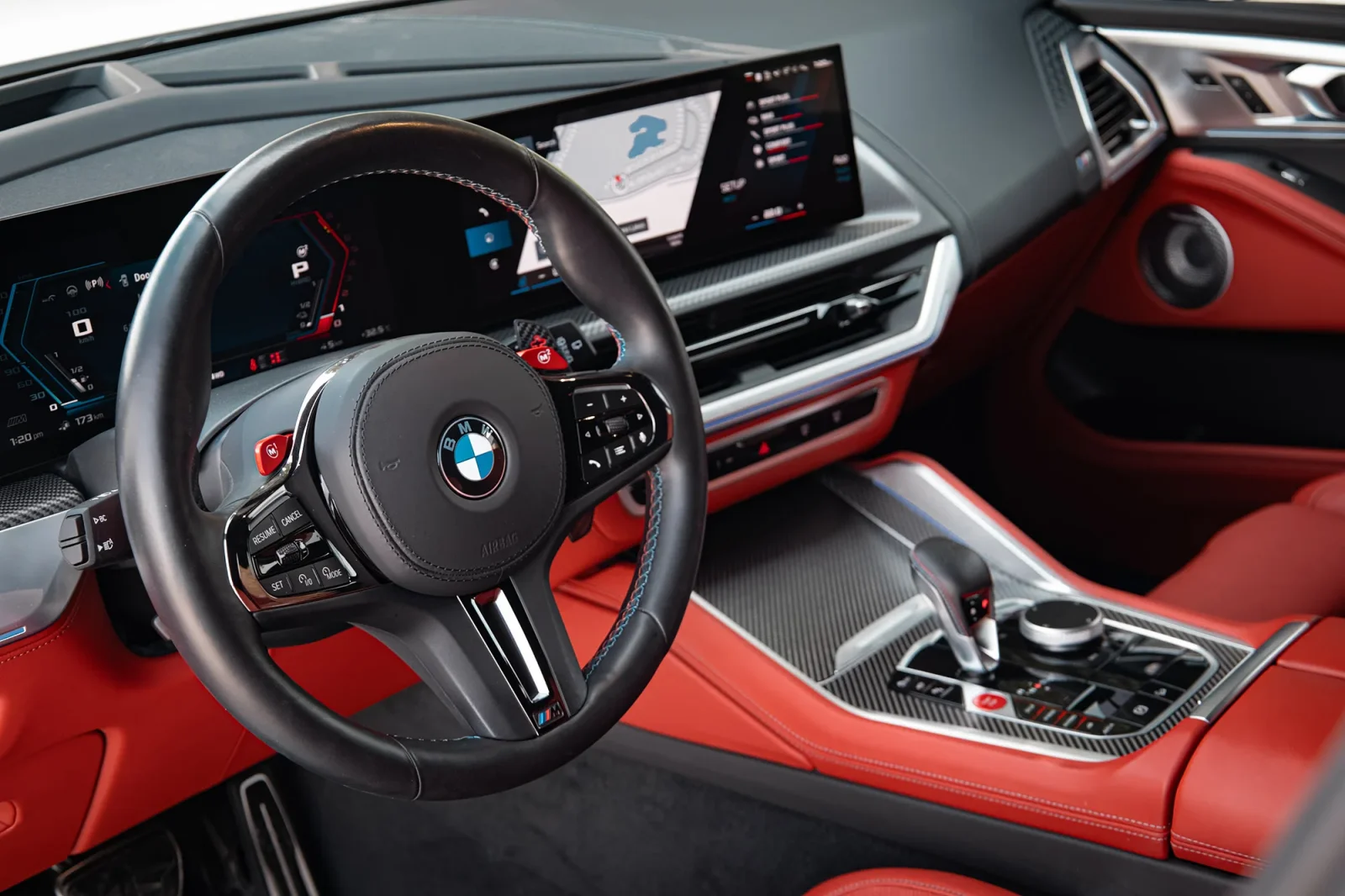 Alquiler BMW XM  Verde 2023 en Abu Dabi - 3 