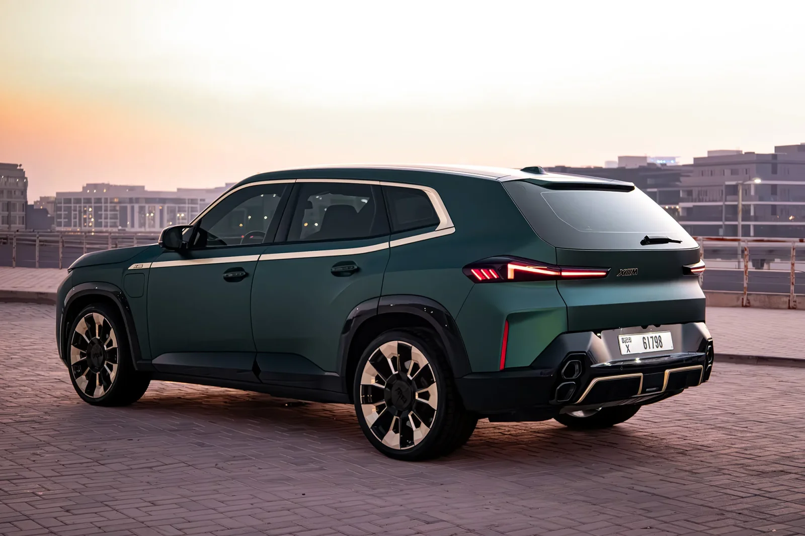 Alquiler BMW XM  Verde 2023 en Abu Dabi - 13 