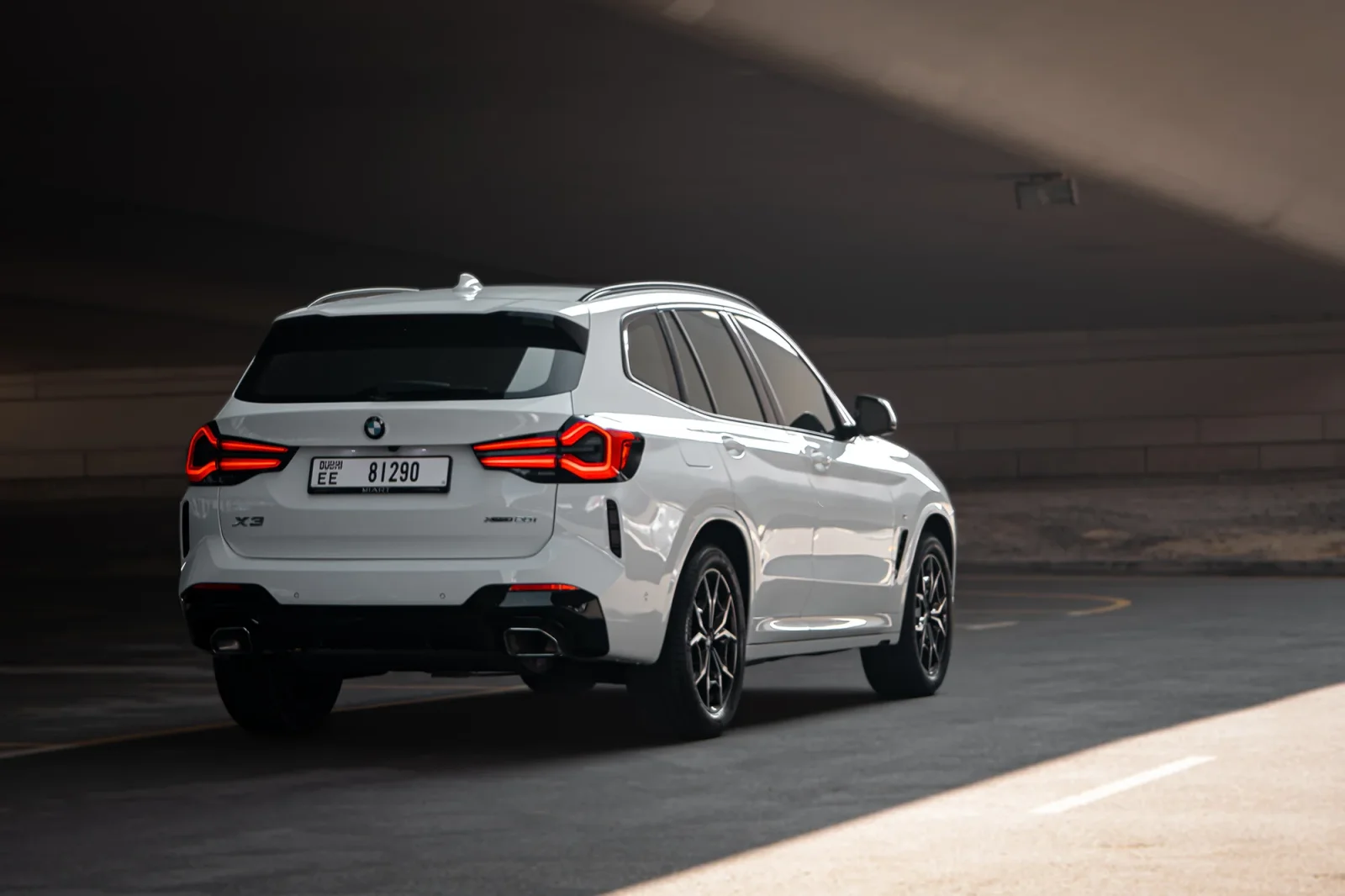 Loyer BMW X3 20i M - Sport Blanc 2022 en Abou Dabi - 8 