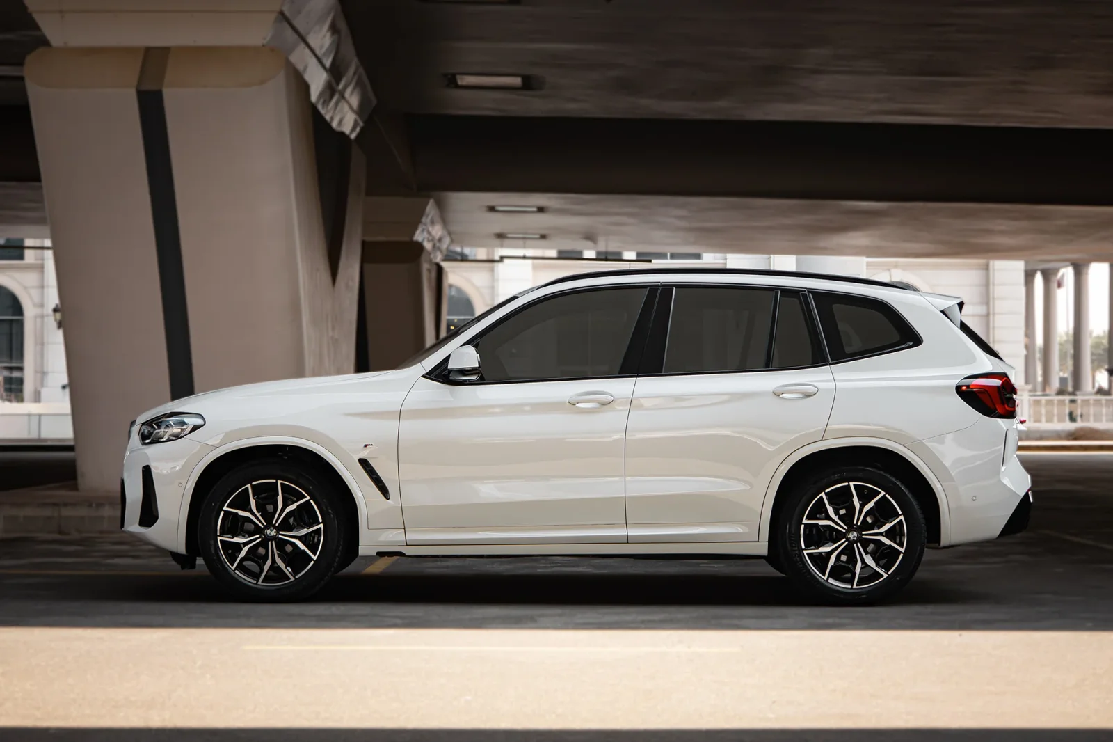 Loyer BMW X3 20i M - Sport Blanc 2022 en Abou Dabi - 9 