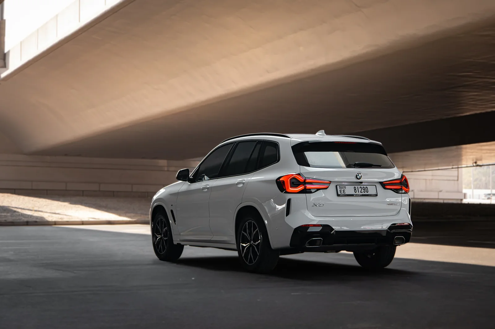 Kiralık BMW X3 20i M - Sport Beyaz 2022 içinde Abu Dhabi - 4 