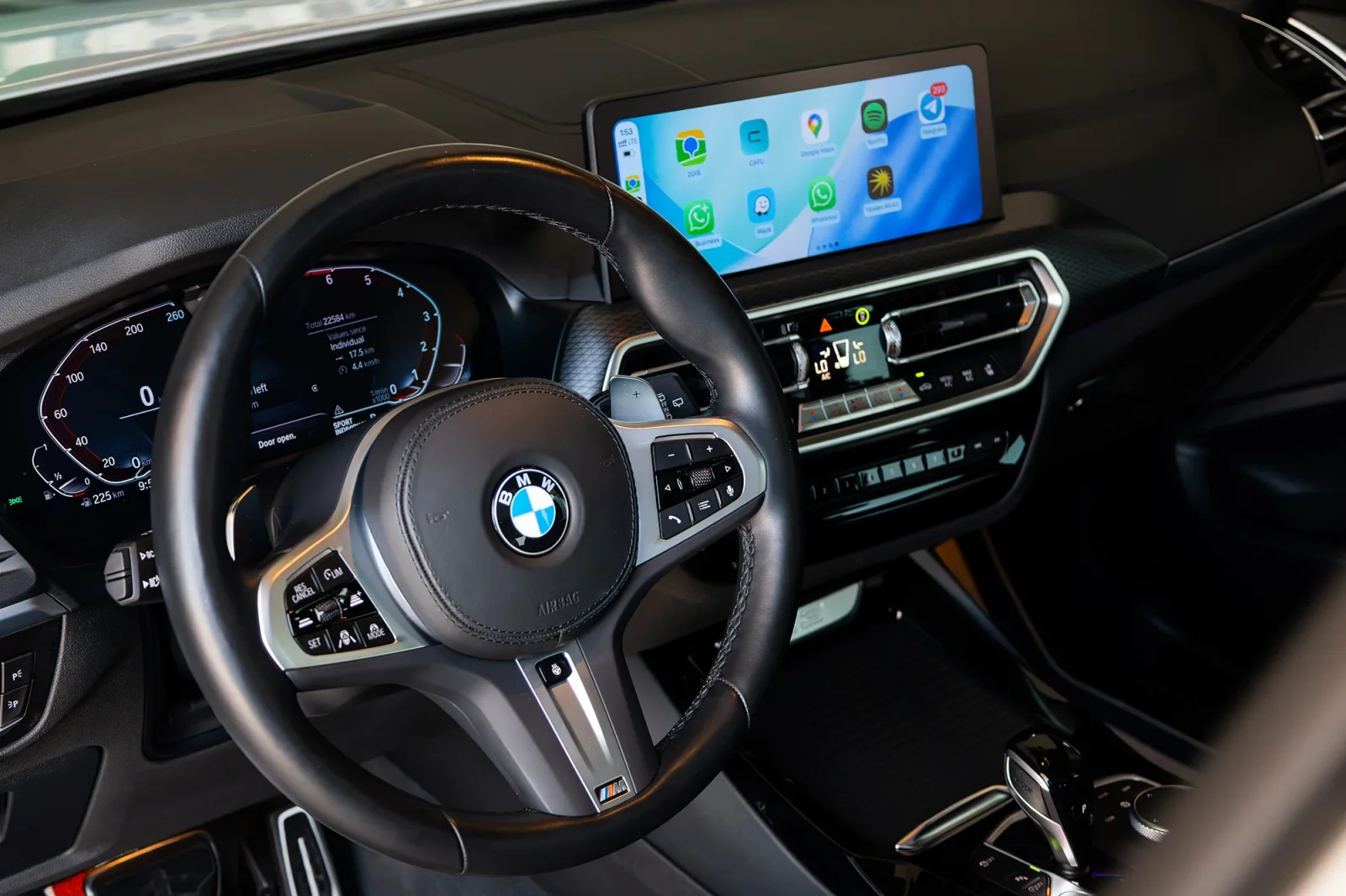 Loyer BMW X3 20i M - Sport Blanc 2022 en Abou Dabi - 4 