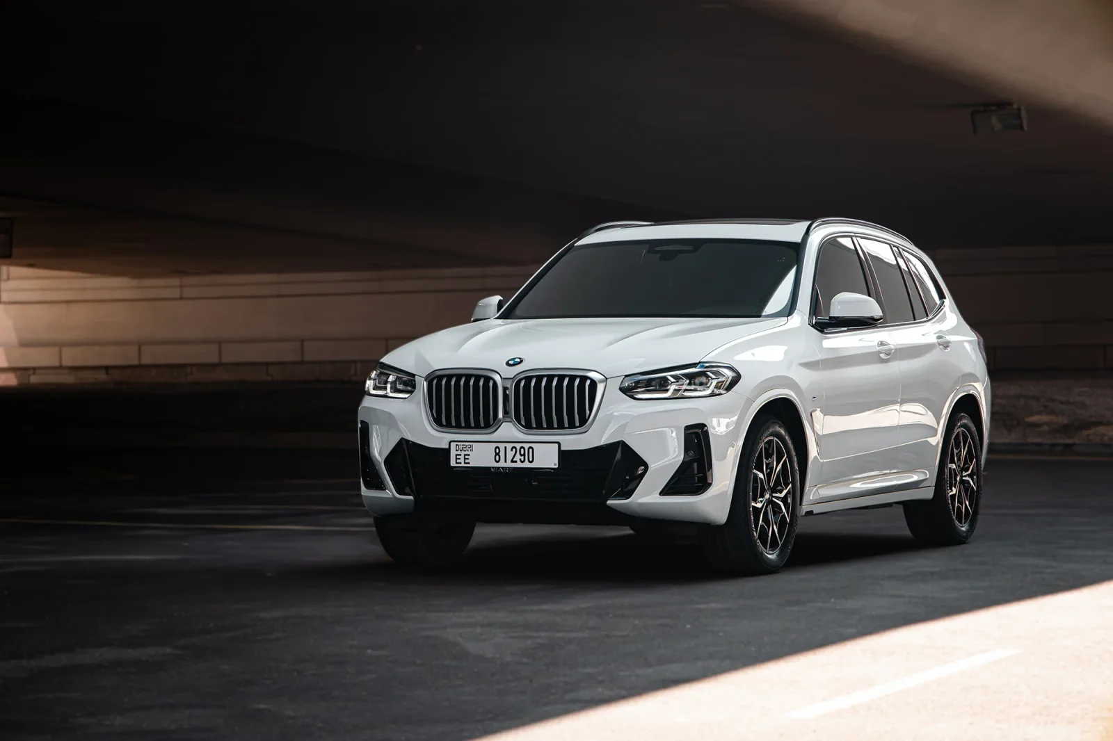 Loyer BMW X3 20i M - Sport Blanc 2022 en Abou Dabi - 2 
