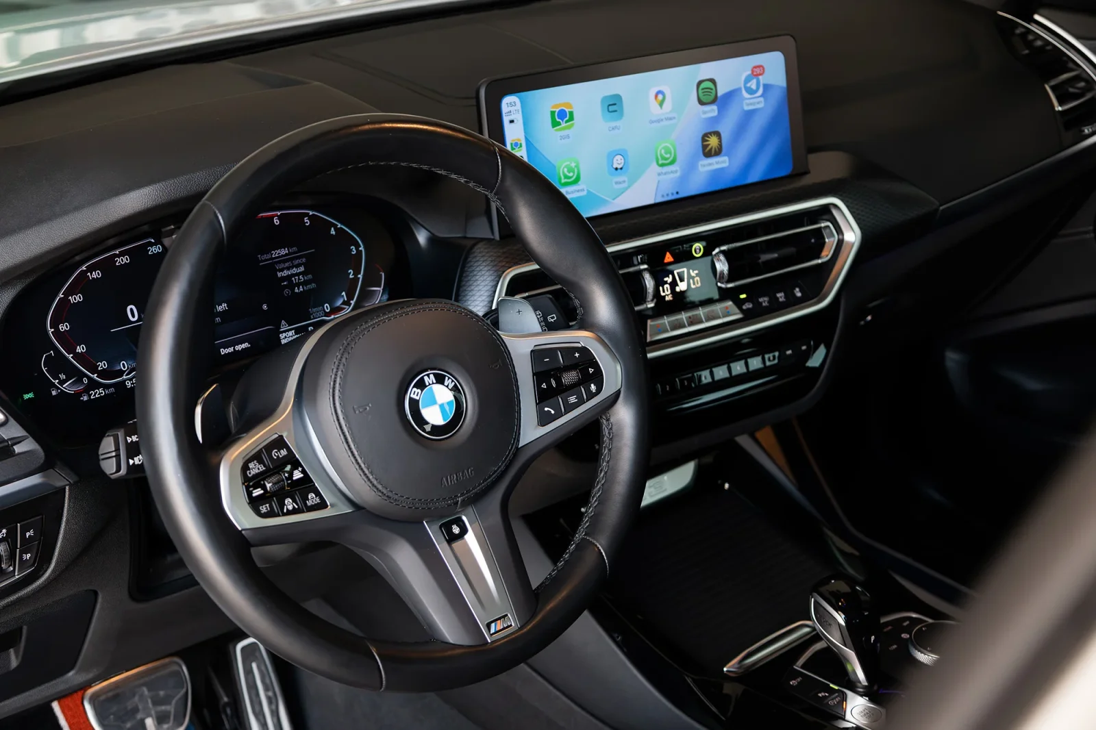 Kiralık BMW X3 20i M - Sport Beyaz 2022 içinde Abu Dhabi - 2 