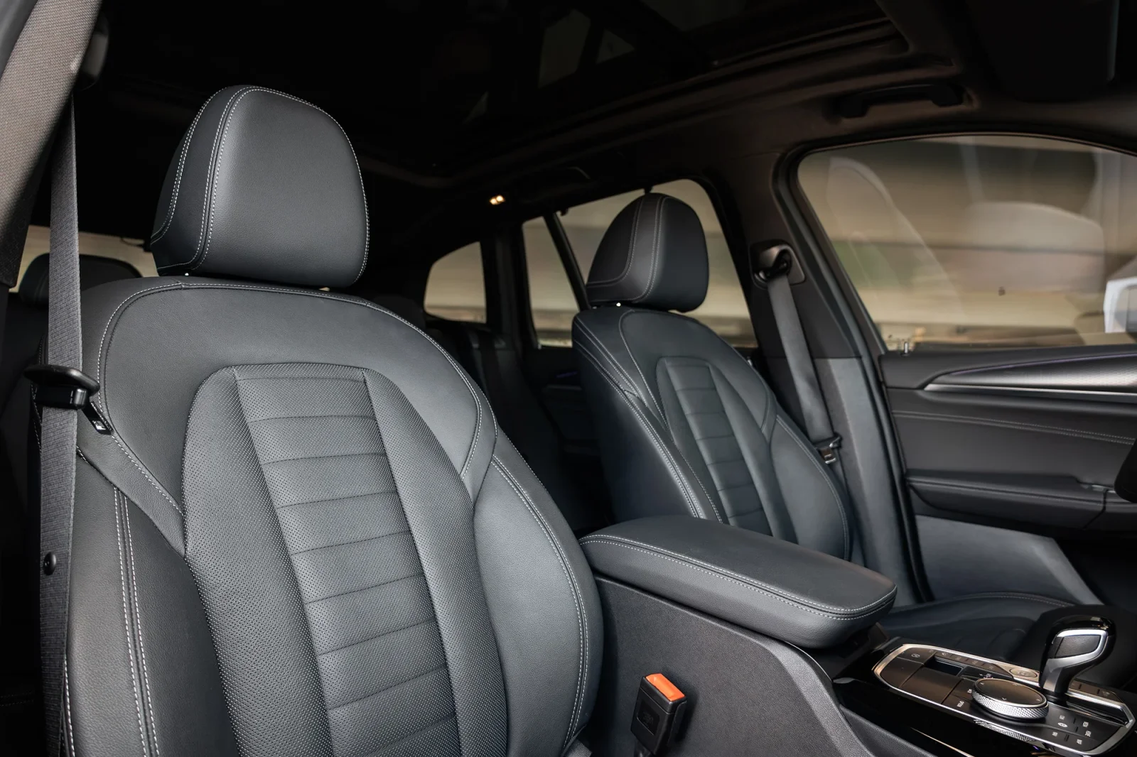 Loyer BMW X3 20i M - Sport Blanc 2022 en Abou Dabi - 7 