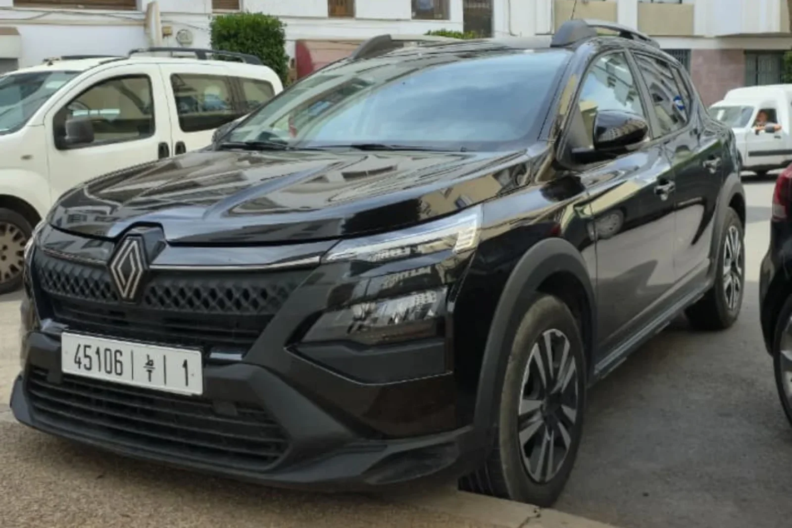 Rent Renault Kardian  Black 2025 in Rabat - 4 