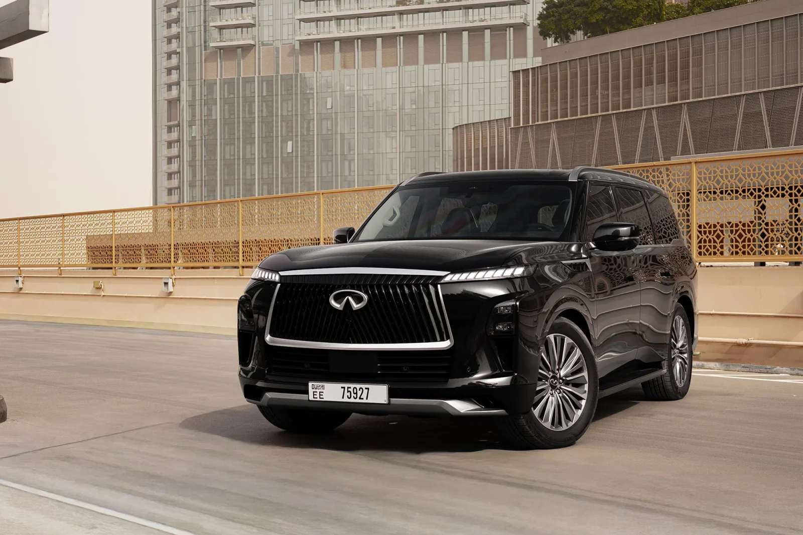 Affitto Infiniti QX80  Nero 2025 in Abu Dhabi - 2 