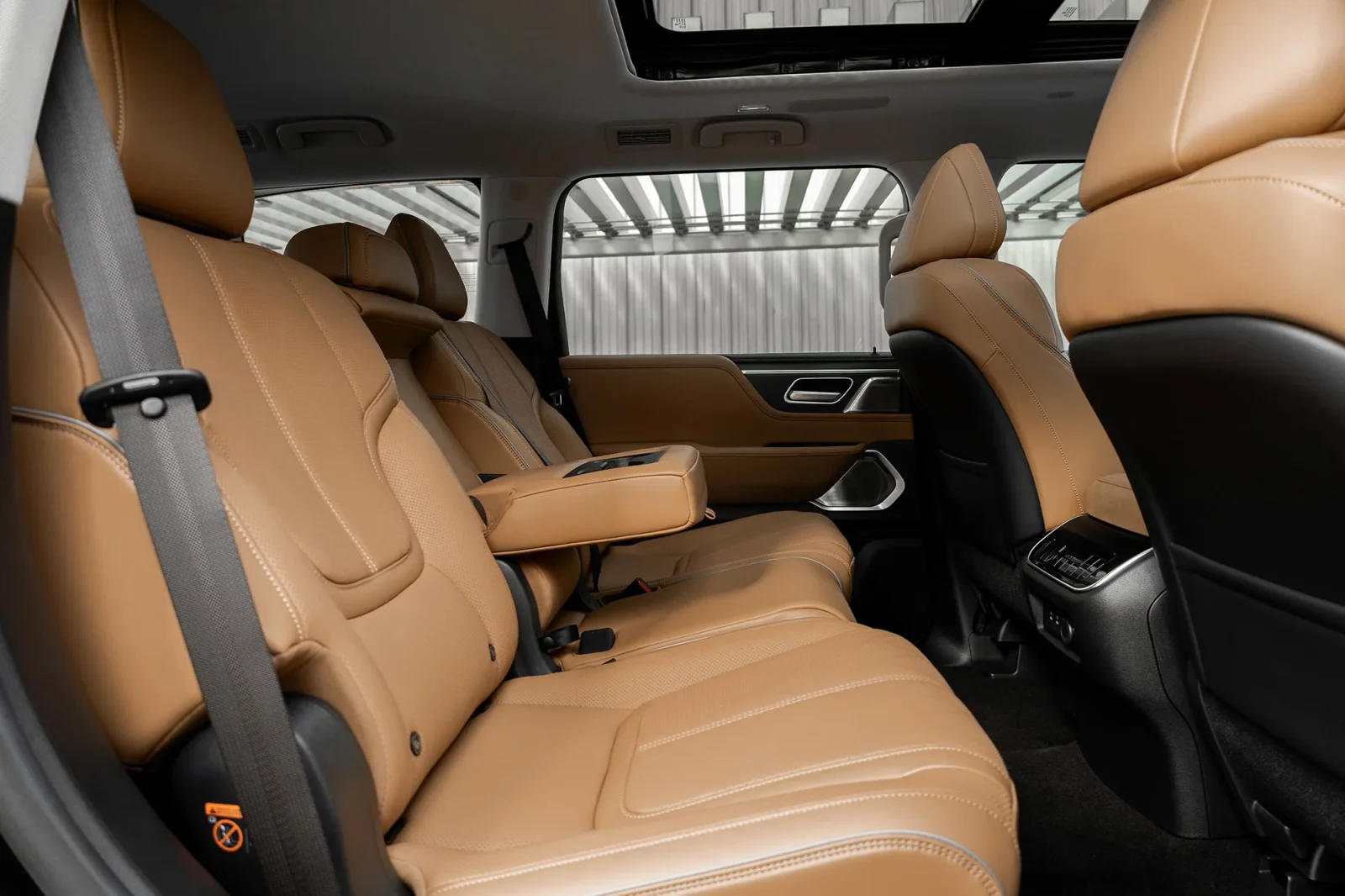 Affitto Infiniti QX80  Nero 2025 in Abu Dhabi - 6 