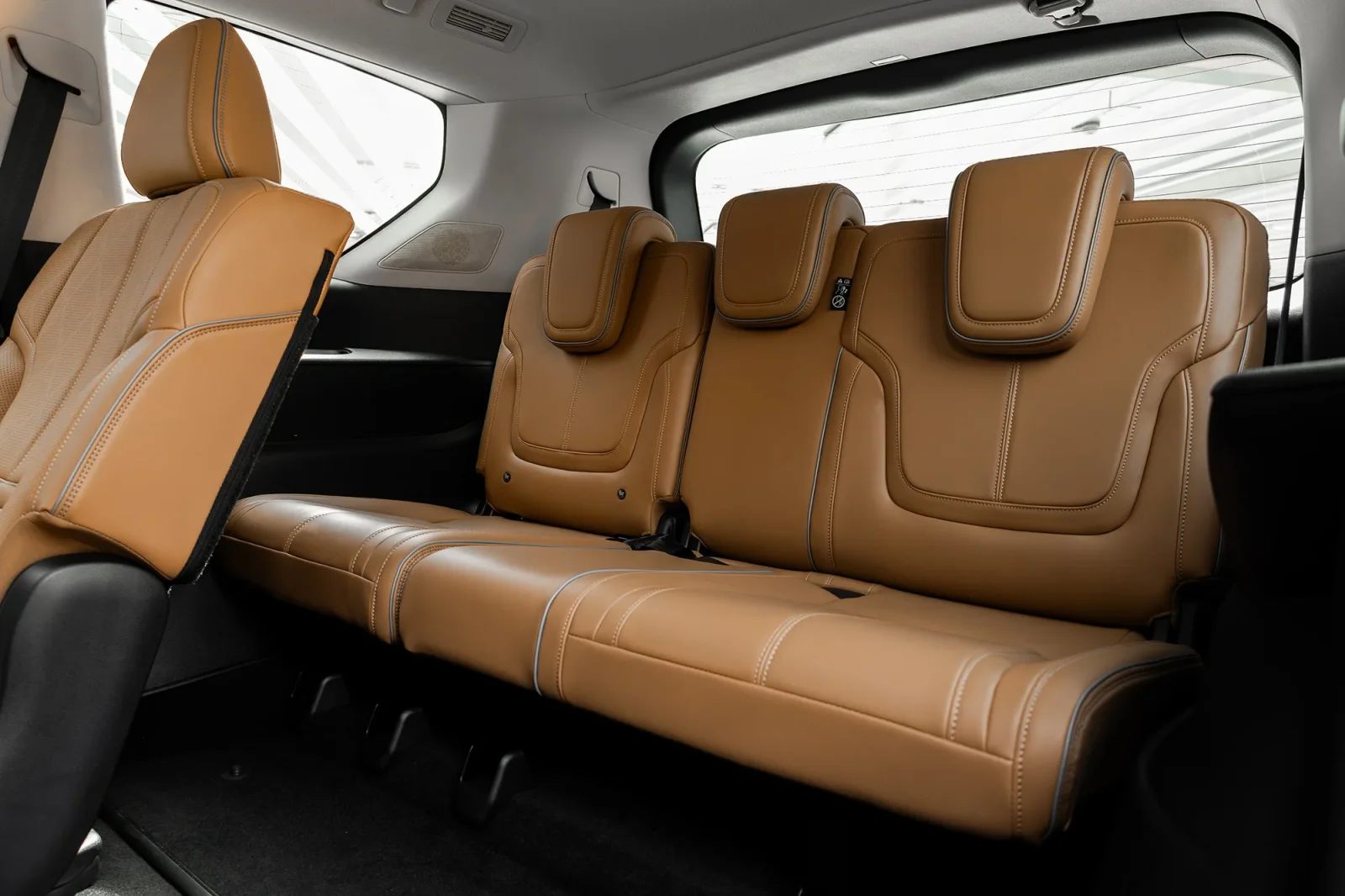 Affitto Infiniti QX80  Nero 2025 in Abu Dhabi - 7 