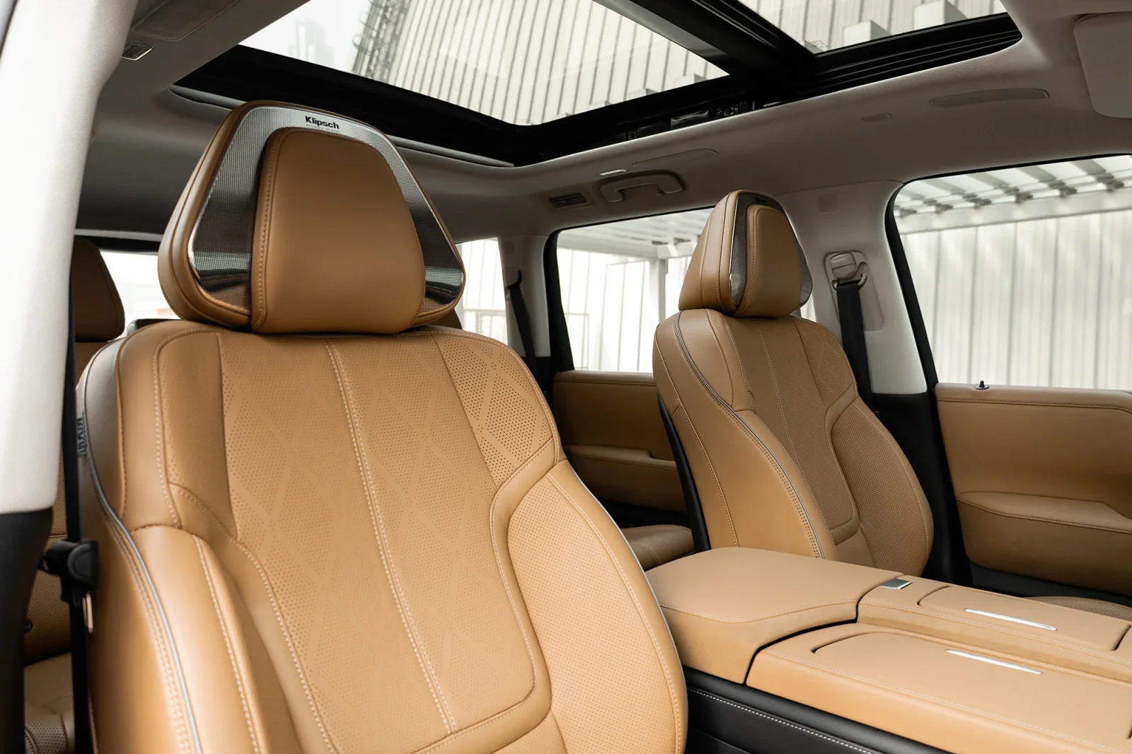 Affitto Infiniti QX80  Nero 2025 in Abu Dhabi - 11 