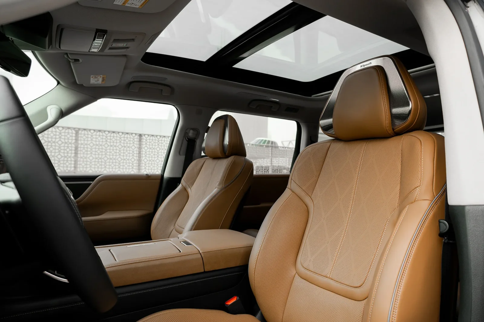 Affitto Infiniti QX80  Nero 2025 in Abu Dhabi - 4 