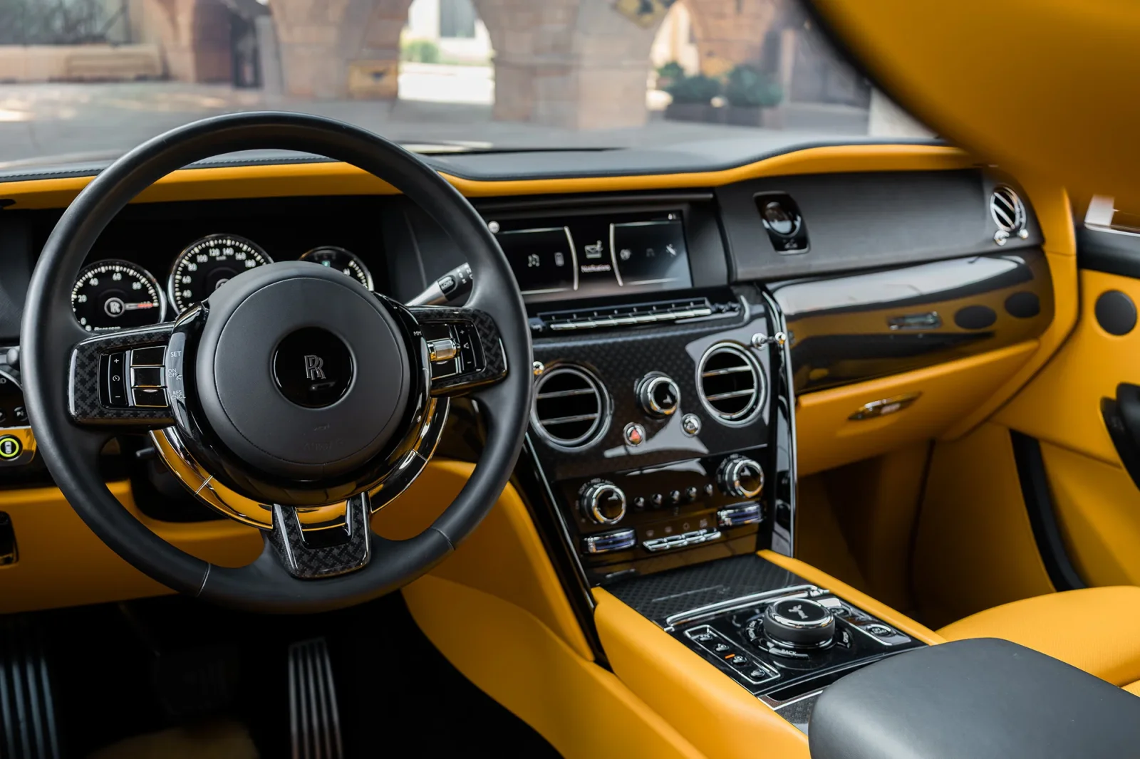 Loyer Rolls-Royce Cullinan  Noir 2022 en Abou Dabi - 3 