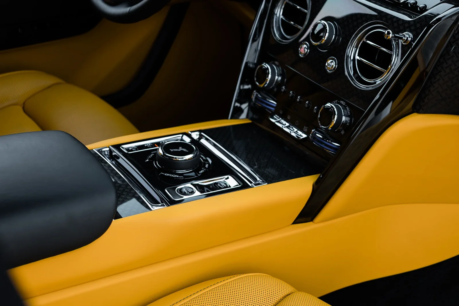 Loyer Rolls-Royce Cullinan  Noir 2022 en Abou Dabi - 11 