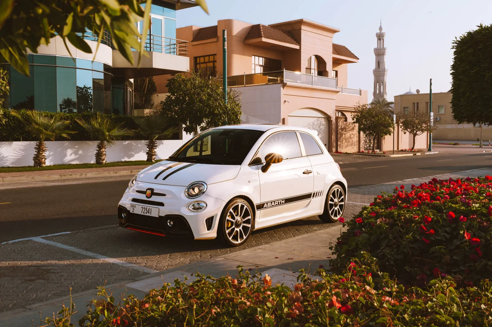 Loyer Abarth 695 Turismo Blanc 2024 en Abou Dabi - 4 