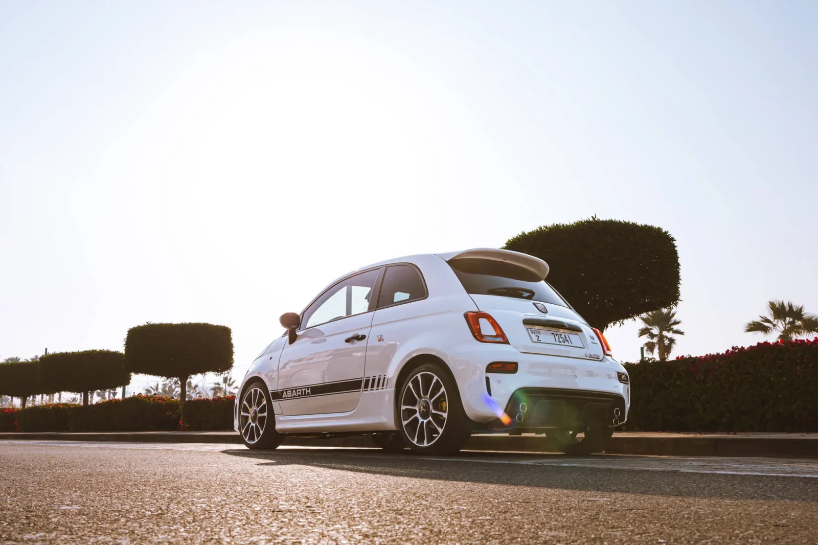 Loyer Abarth 695 Turismo Blanc 2024 en Abou Dabi - 3 