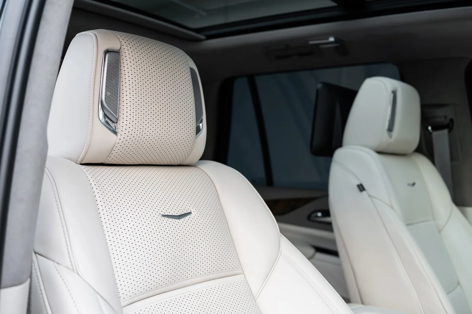 Loyer Cadillac Escalade  Noir 2023 en Abou Dabi - 3 