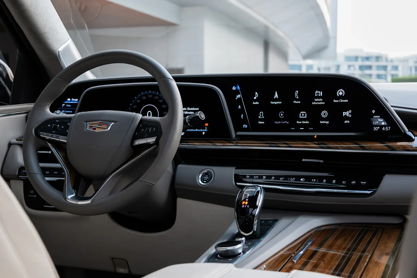 Loyer Cadillac Escalade  Noir 2023 en Abou Dabi - 4 