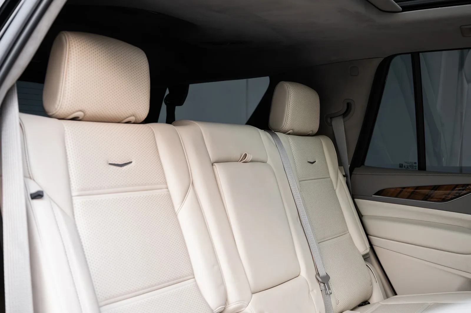 Loyer Cadillac Escalade  Noir 2023 en Abou Dabi - 6 