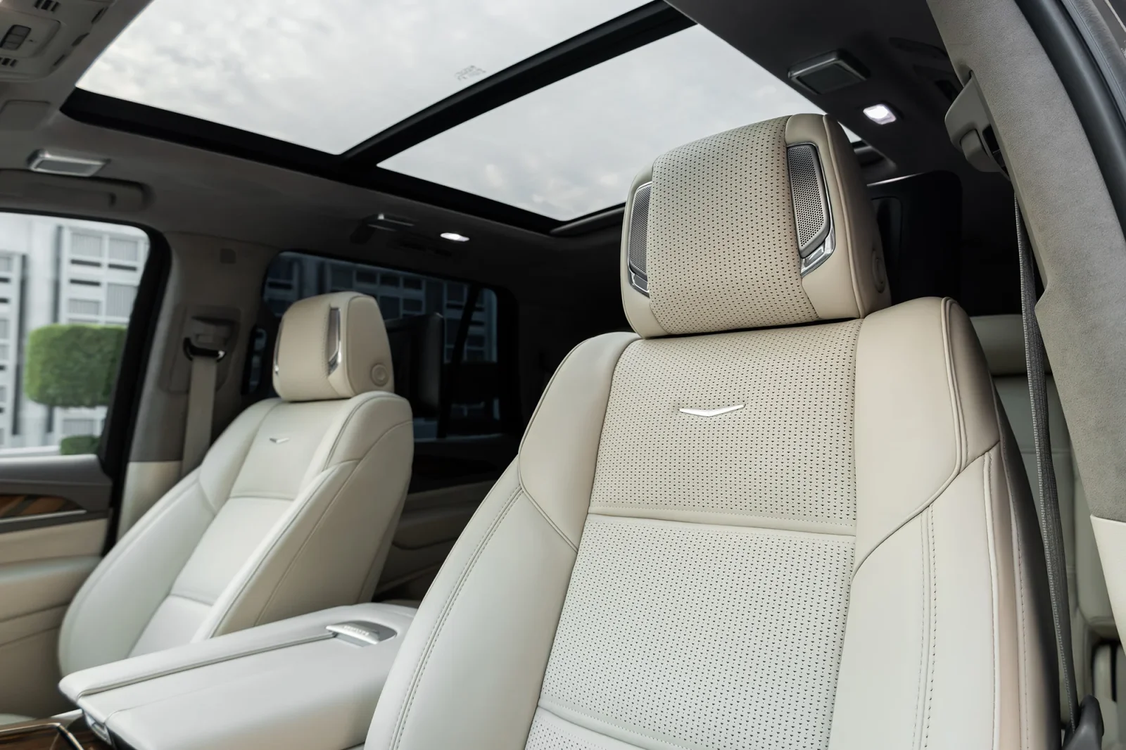 Loyer Cadillac Escalade  Noir 2023 en Abou Dabi - 14 