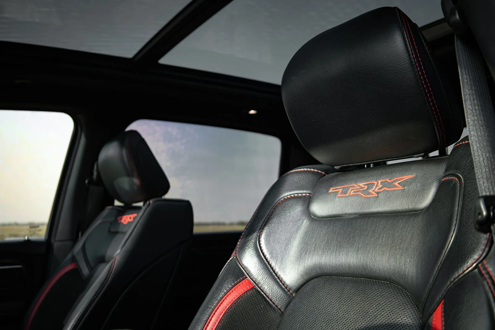 Huren Dodge Ram TRX  Zwart 2021 in Abu Dhabi - 4 