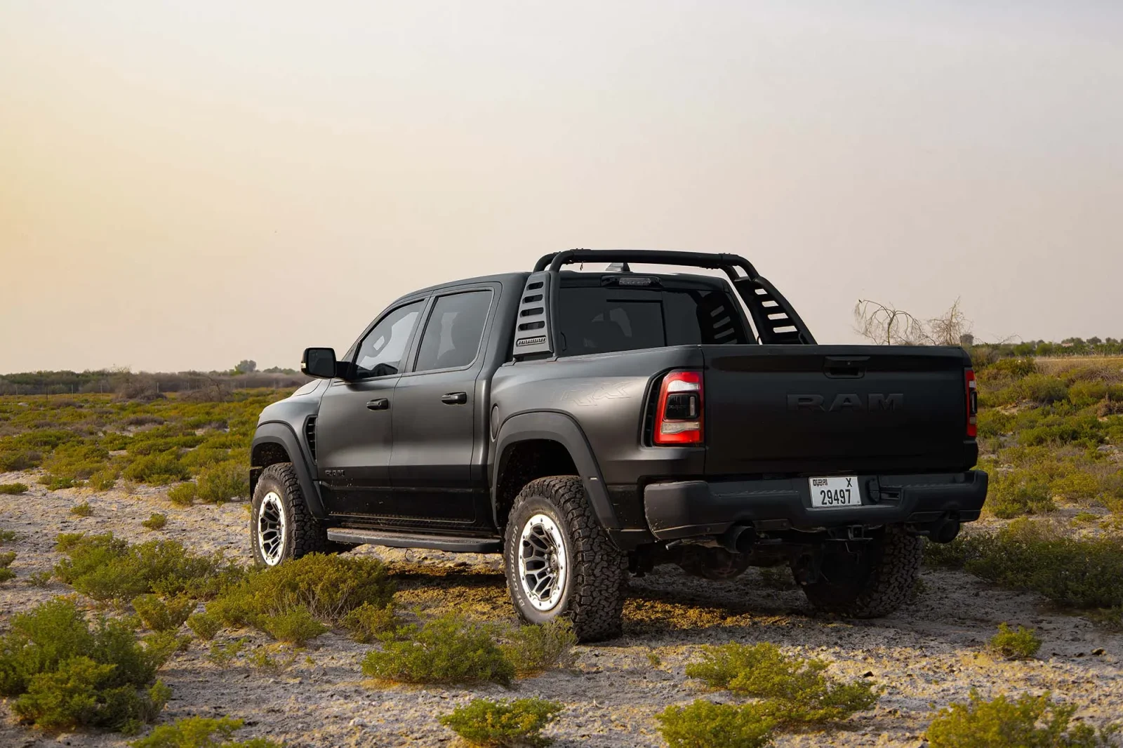 Huren Dodge Ram TRX  Zwart 2021 in Abu Dhabi - 10 