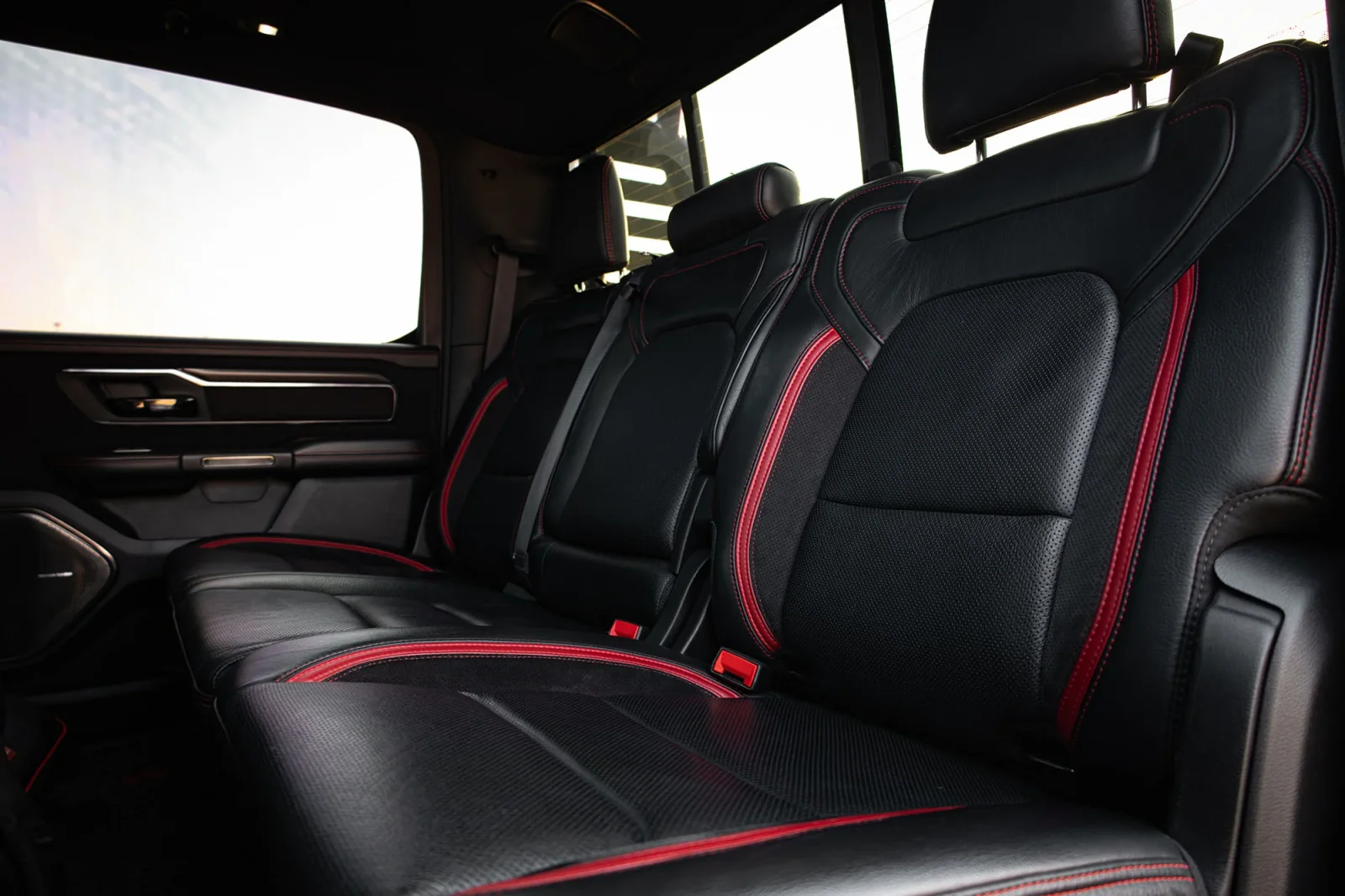 Huren Dodge Ram TRX  Zwart 2021 in Abu Dhabi - 7 