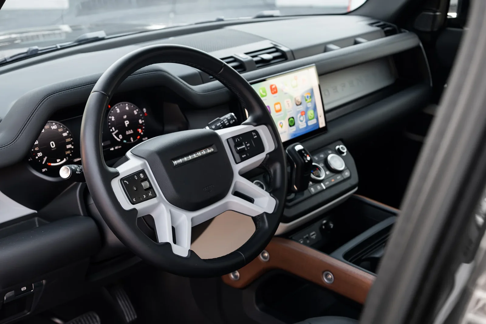 Loyer Land Rover Defender  Gris 2024 en Abou Dabi - 3 