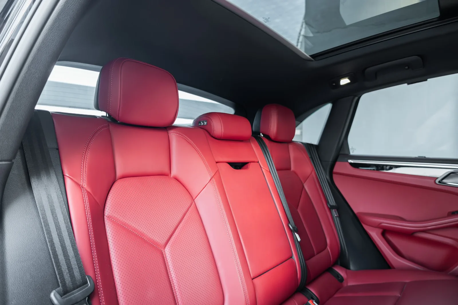 Loyer Porsche Macan  Noir 2023 en Abou Dabi - 6 