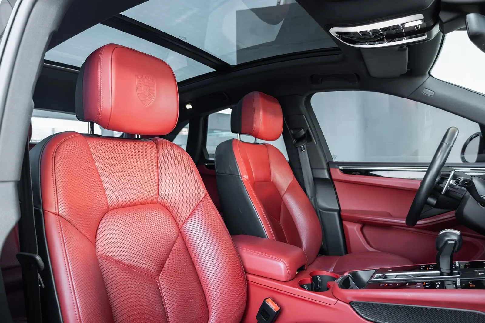 Loyer Porsche Macan  Noir 2023 en Abou Dabi - 3 