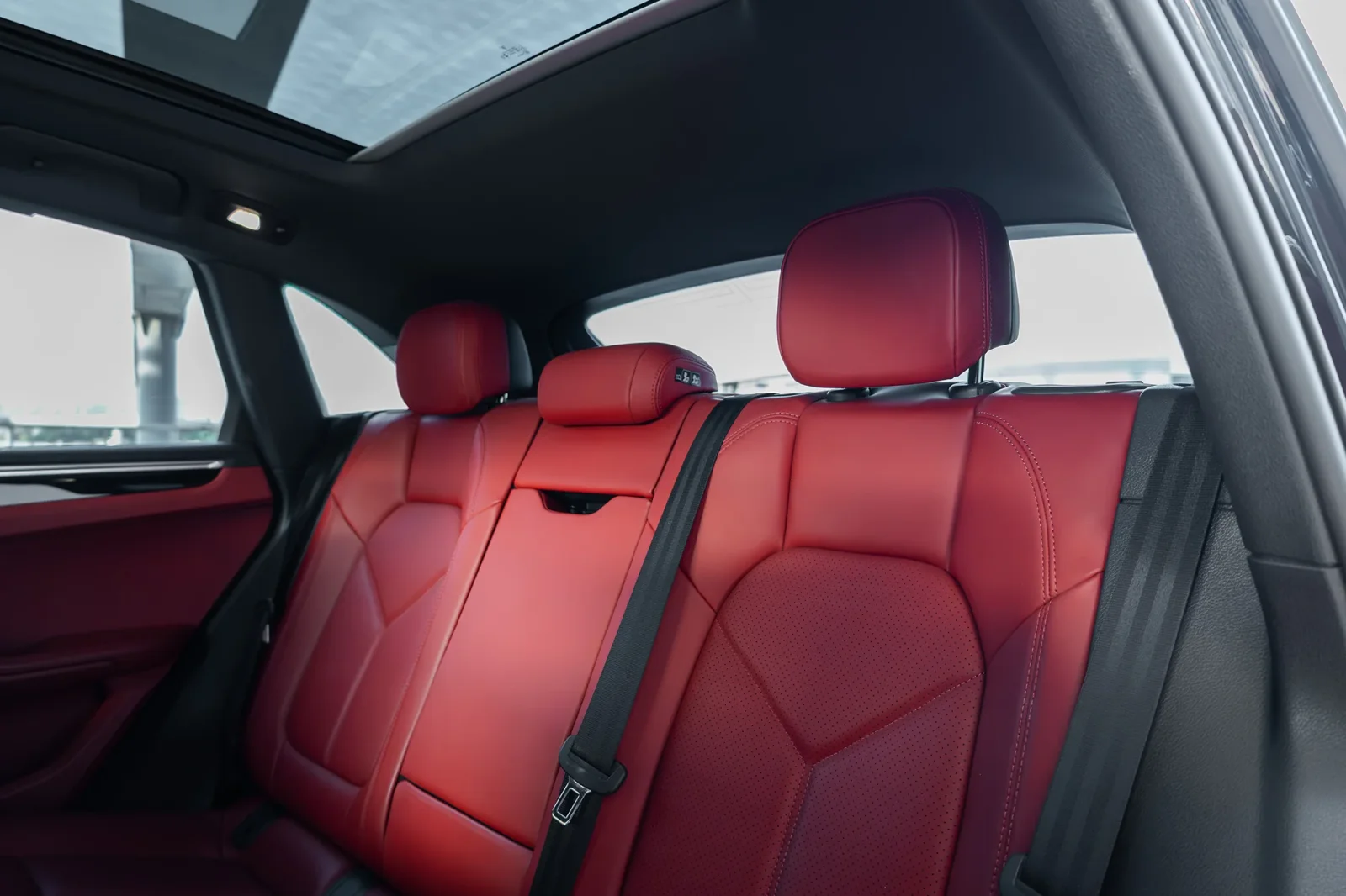 Loyer Porsche Macan  Noir 2023 en Abou Dabi - 11 