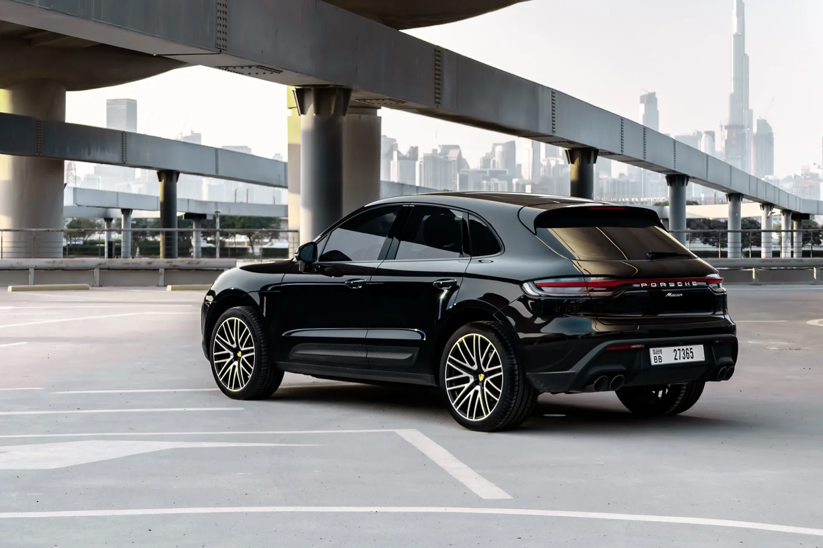 Loyer Porsche Macan  Noir 2023 en Abou Dabi - 8 