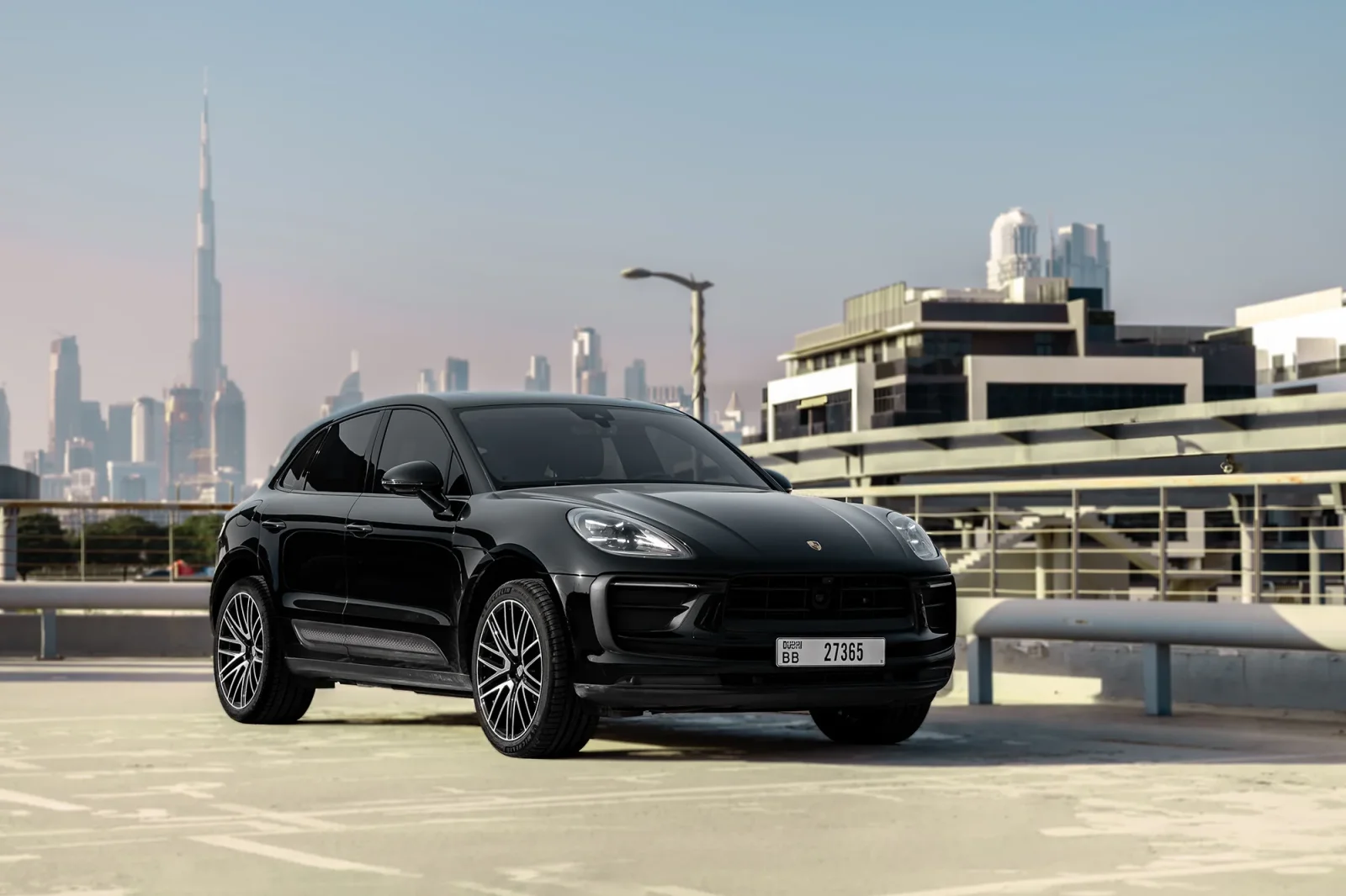 Loyer Porsche Macan  Noir 2023 en Abou Dabi - 2 