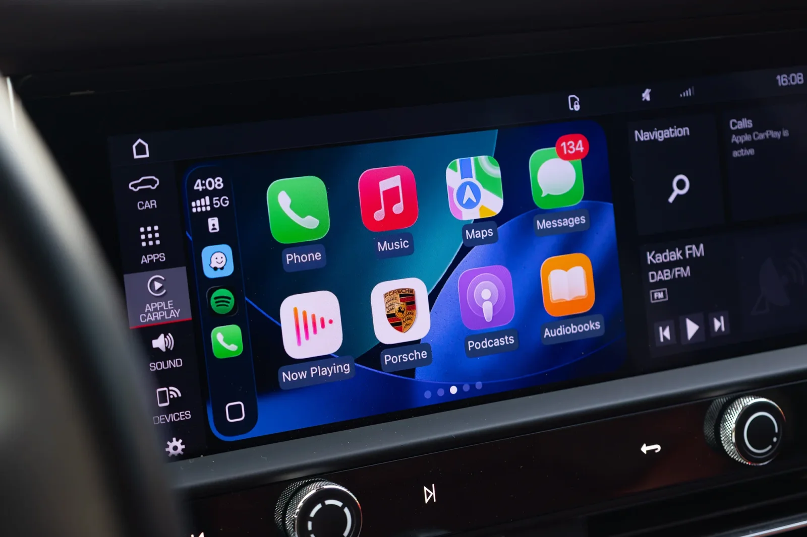 Loyer Porsche Macan  Noir 2023 en Abou Dabi - 4 