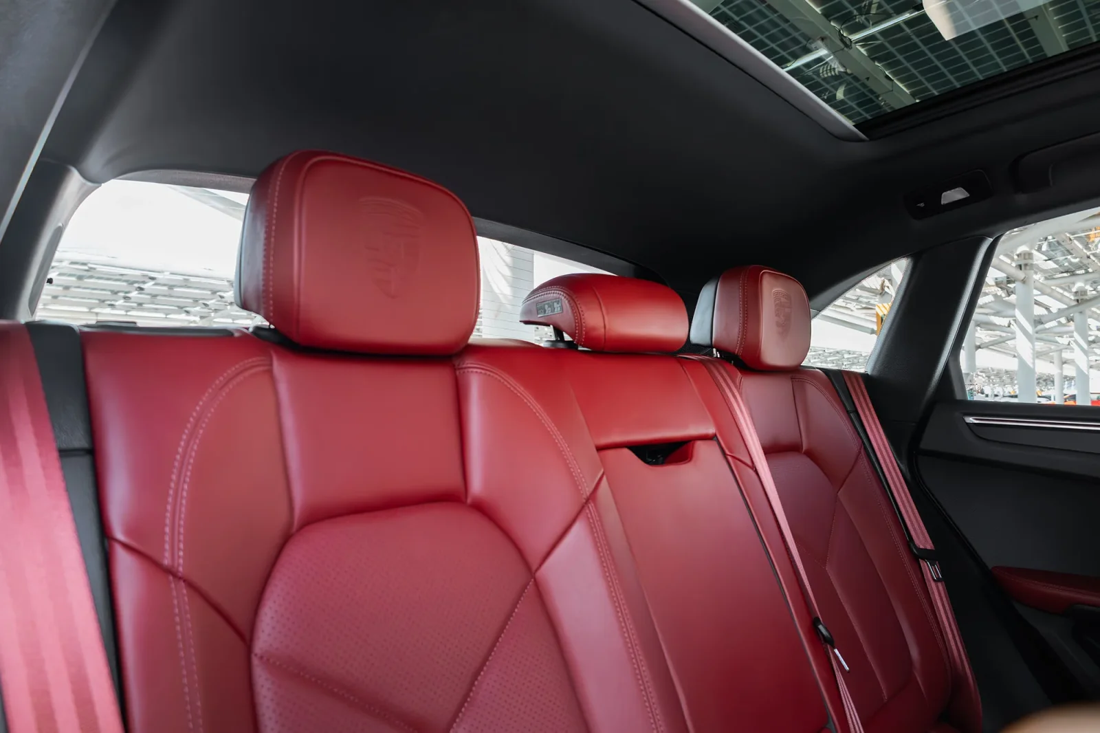 Loyer Porsche Macan  Blanc 2024 en Abou Dabi - 7 