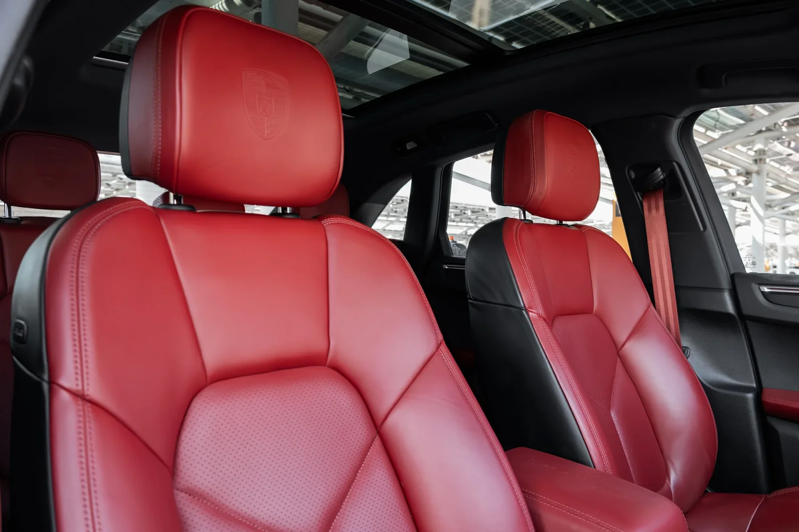 Huren Porsche Macan  Wit 2024 in Abu Dhabi - 3 