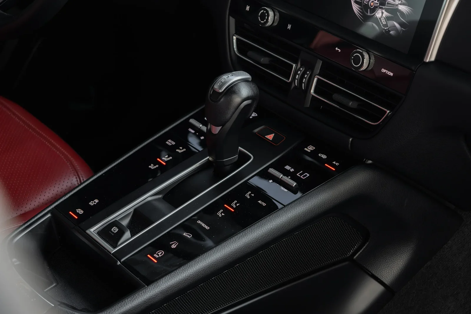 Loyer Porsche Macan  Blanc 2024 en Abou Dabi - 6 