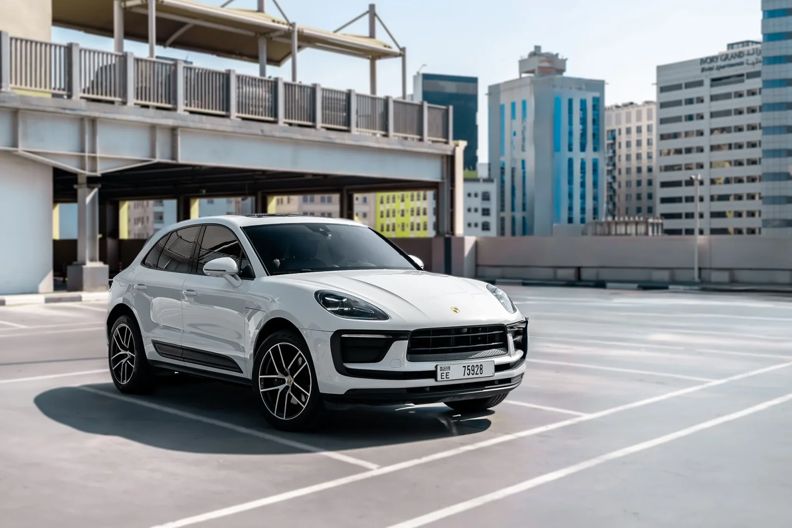 Loyer Porsche Macan  Blanc 2024 en Abou Dabi