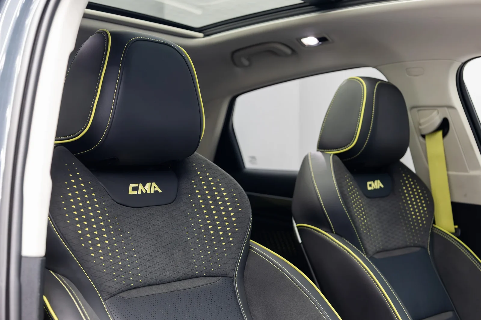 Loyer Geely Tugella GF Gris 2024 en Abou Dabi - 3 