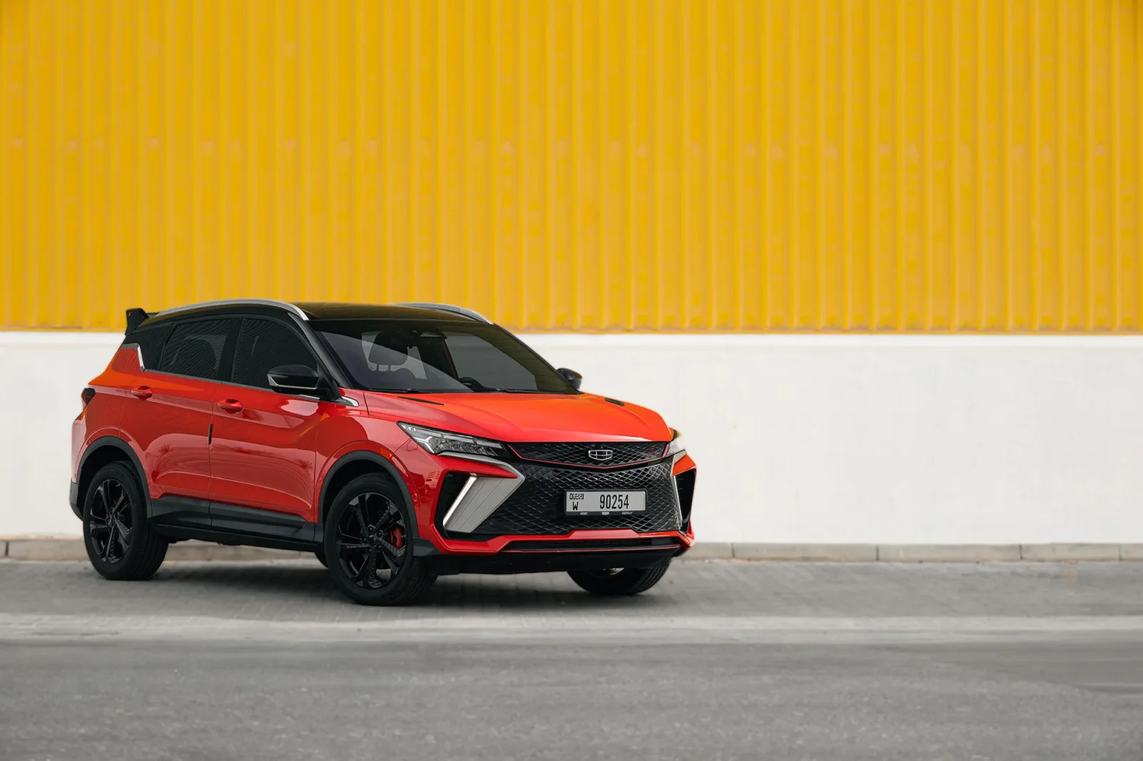 Kiralık Geely Coolray GF Kırmızı 2024 içinde Abu Dhabi